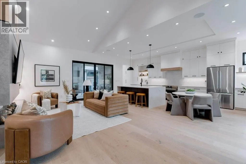 2209 COURTLAND Drive