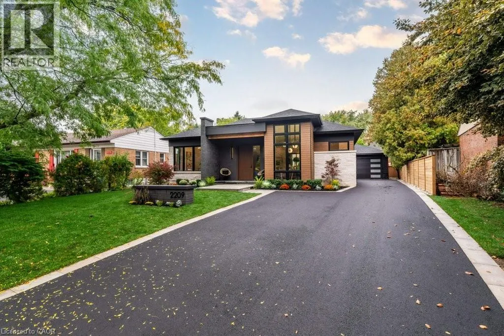 2209 COURTLAND Drive