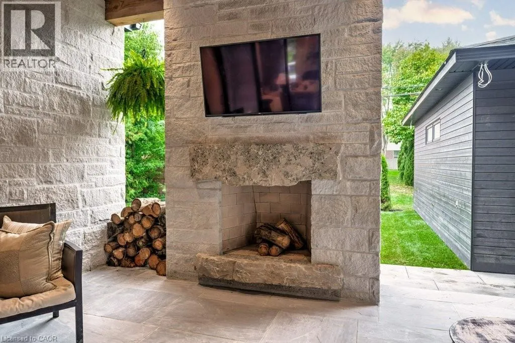 2209 COURTLAND Drive