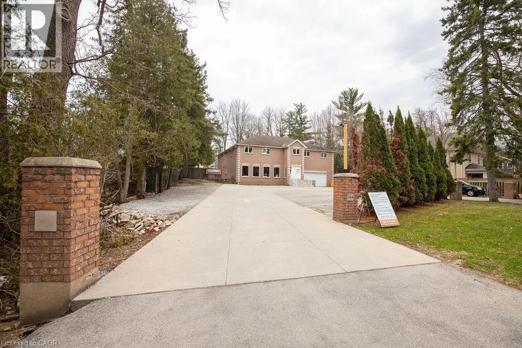 144 WILSON Street E