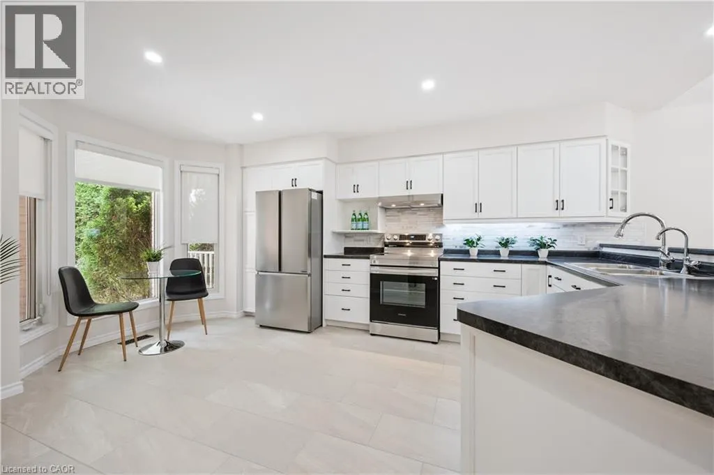 22 WINDWARD Place