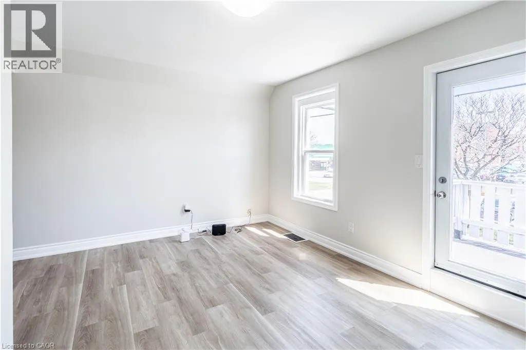 297 MARY Street N Unit# 1, #1