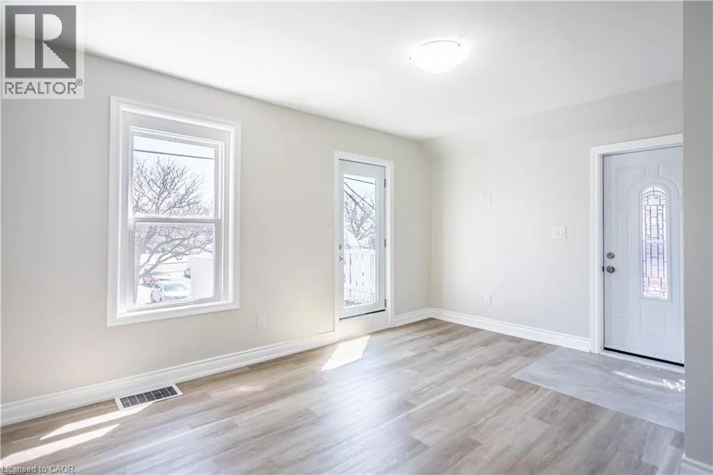 297 MARY Street N Unit# 1, #1