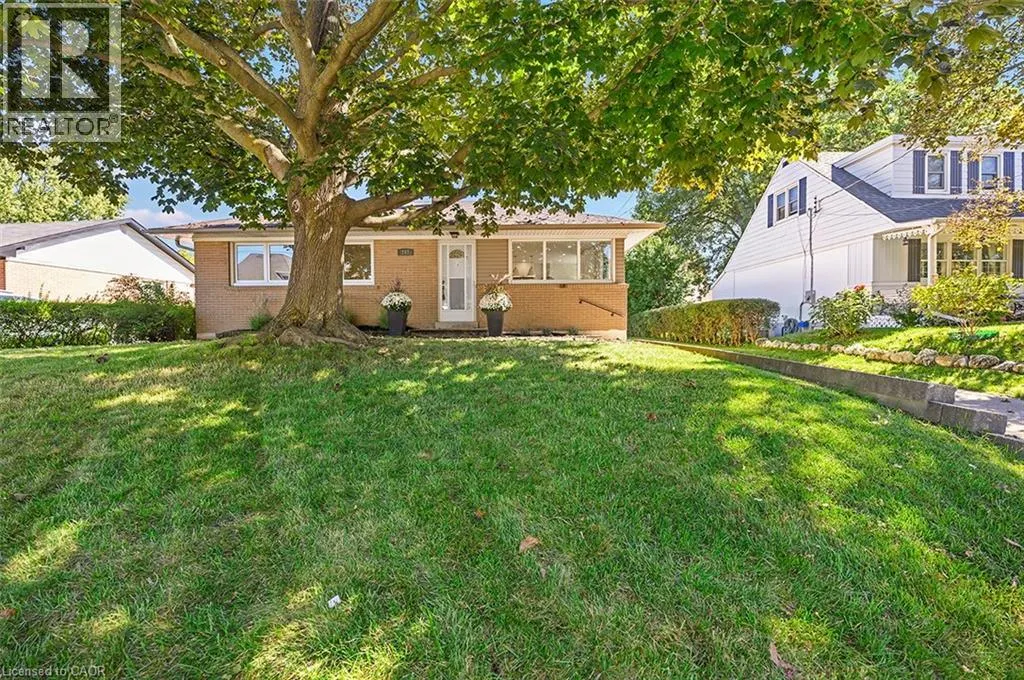 207 ELMWOOD Crescent