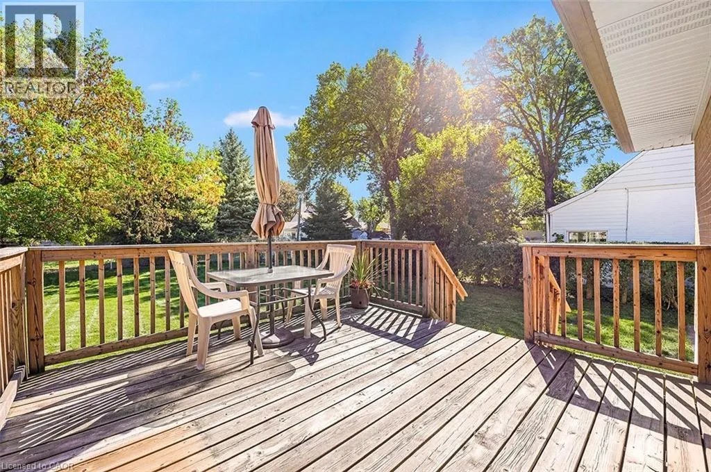 207 ELMWOOD Crescent