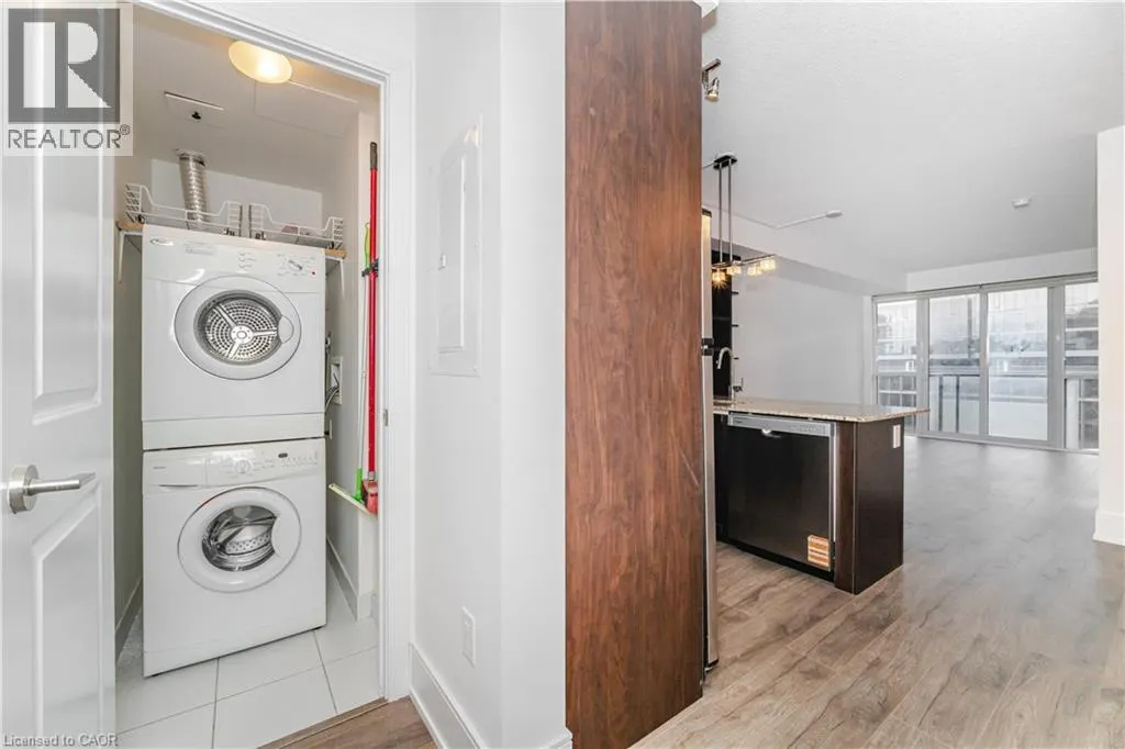 560 FRONT Street W Unit# 821, #821