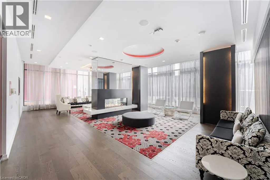560 FRONT Street W Unit# 821, #821