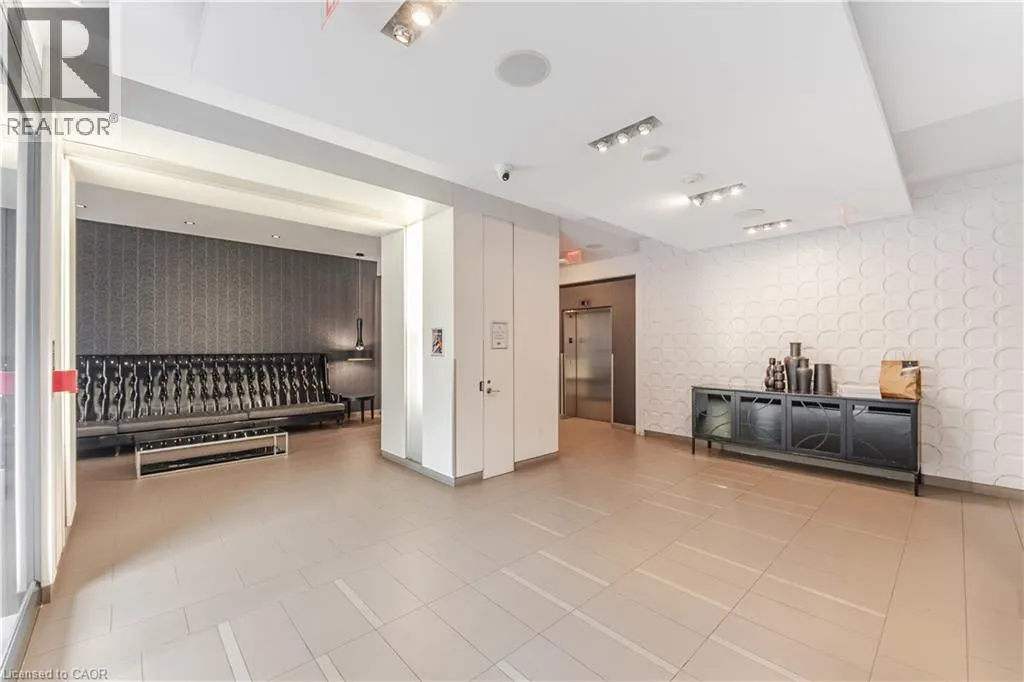 560 FRONT Street W Unit# 821, #821