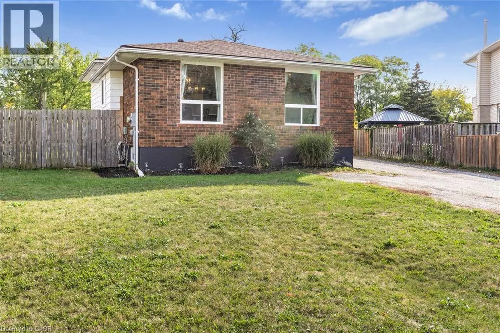 16 ROXBOROUGH Court