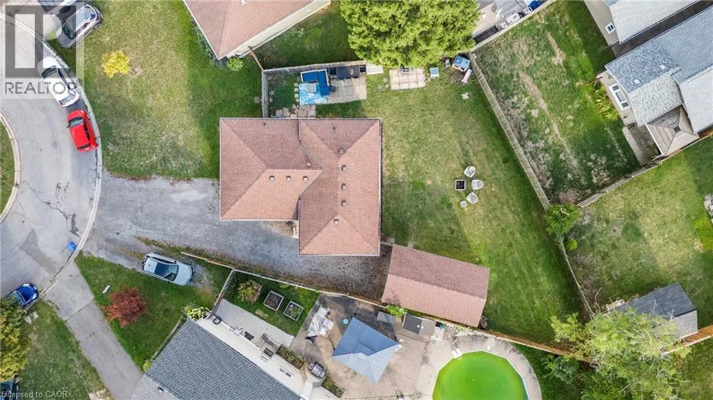 16 ROXBOROUGH Court