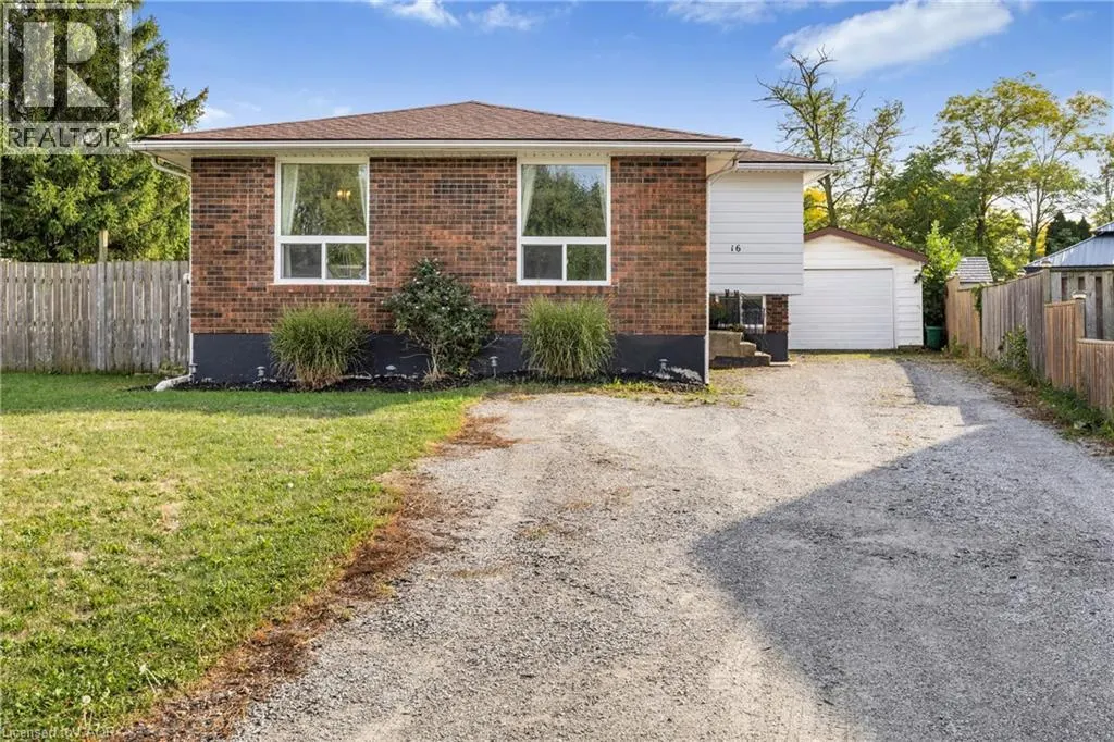16 ROXBOROUGH Court
