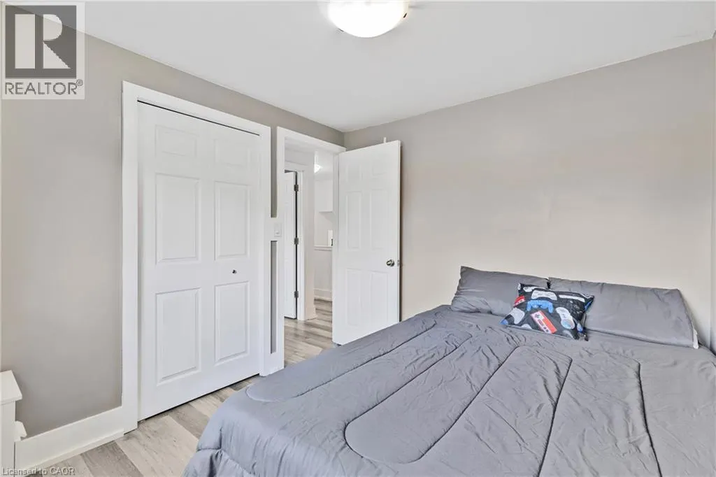 16 ROXBOROUGH Court