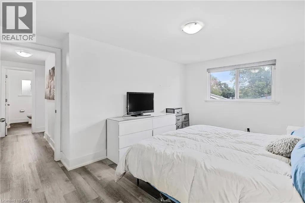 16 ROXBOROUGH Court
