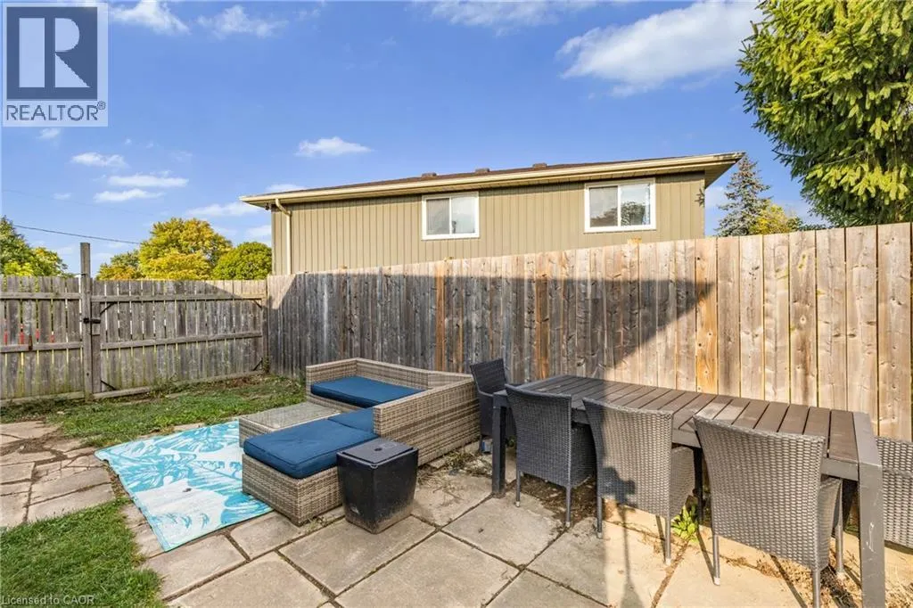 16 ROXBOROUGH Court
