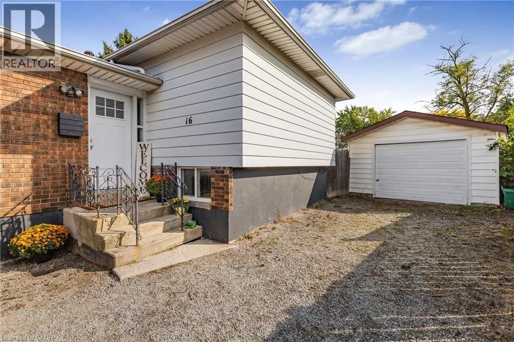 16 ROXBOROUGH Court