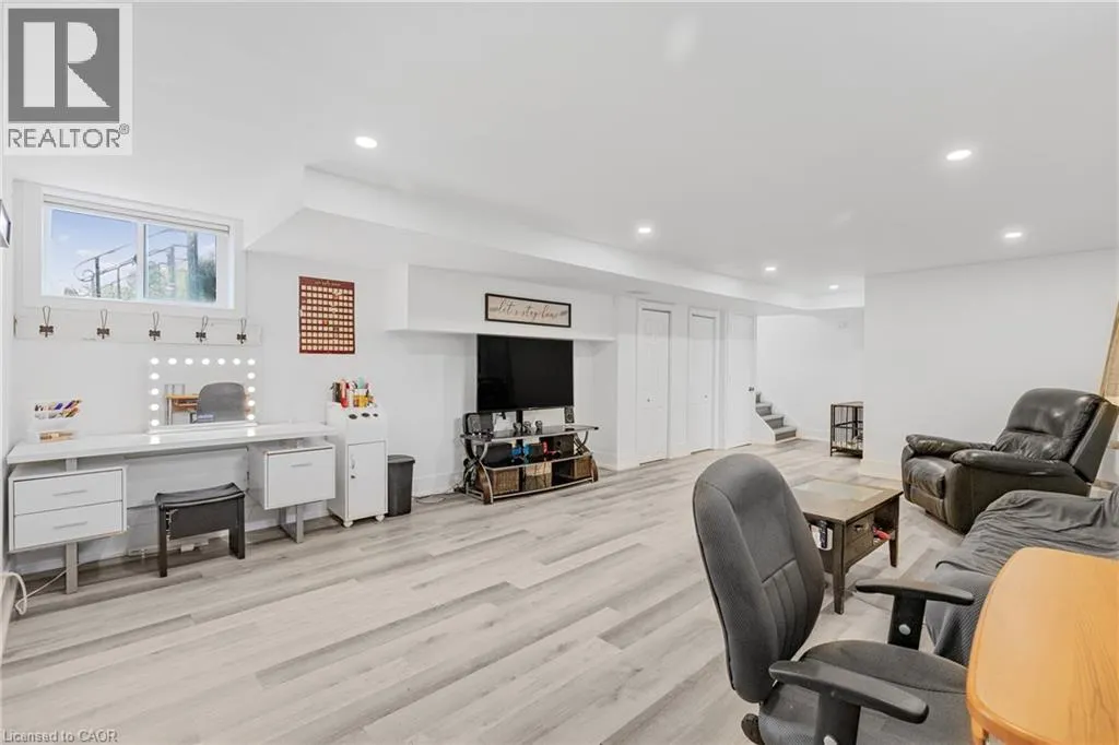 16 ROXBOROUGH Court