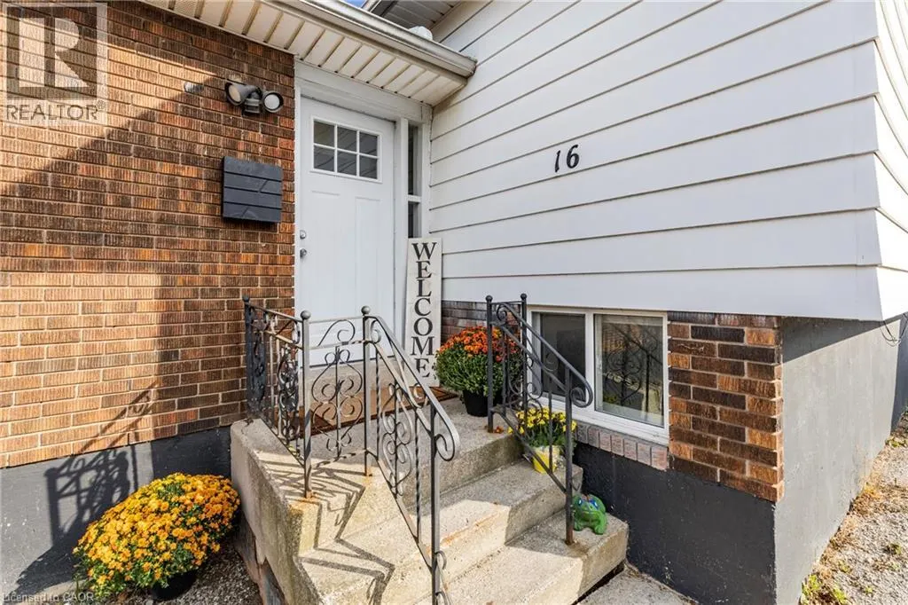 16 ROXBOROUGH Court