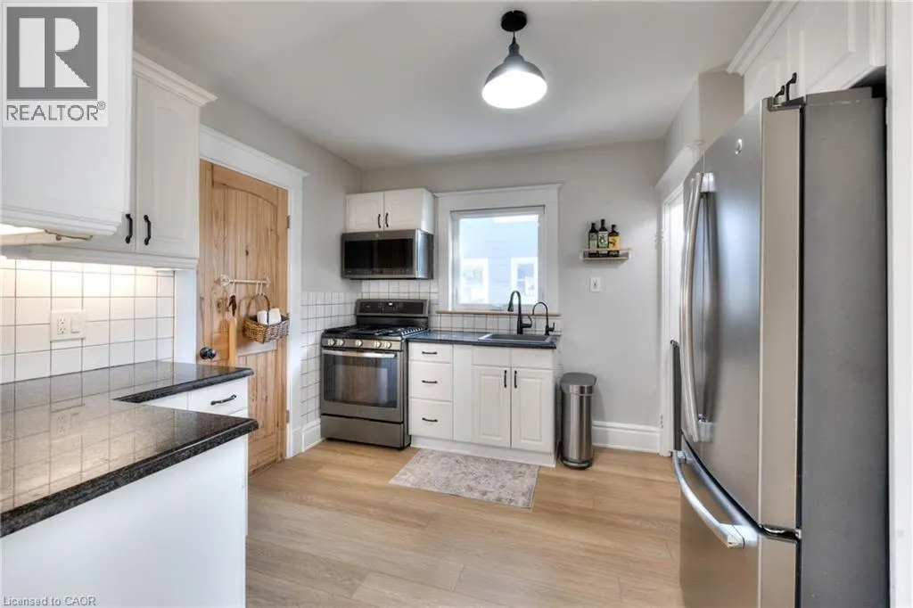 33 BLOOMINGDALE Road N