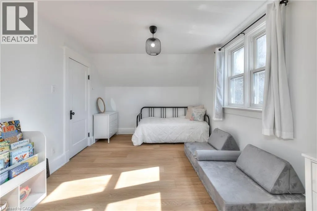 33 BLOOMINGDALE Road N
