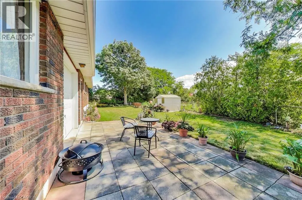 5 WOODSVIEW Place
