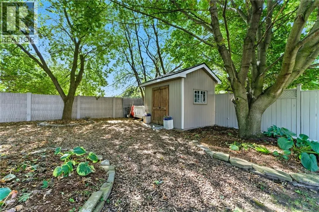 124 CARMINE Crescent