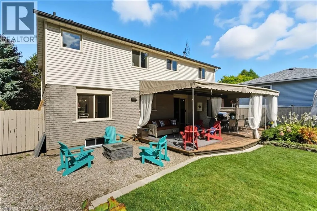 124 CARMINE Crescent