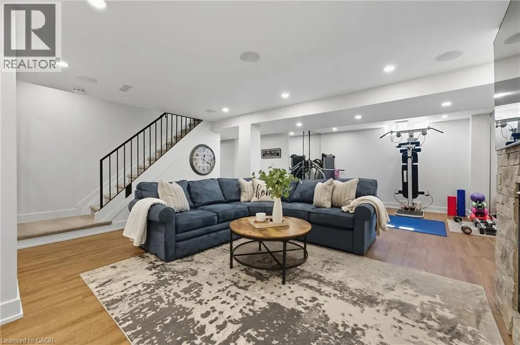 124 CARMINE Crescent