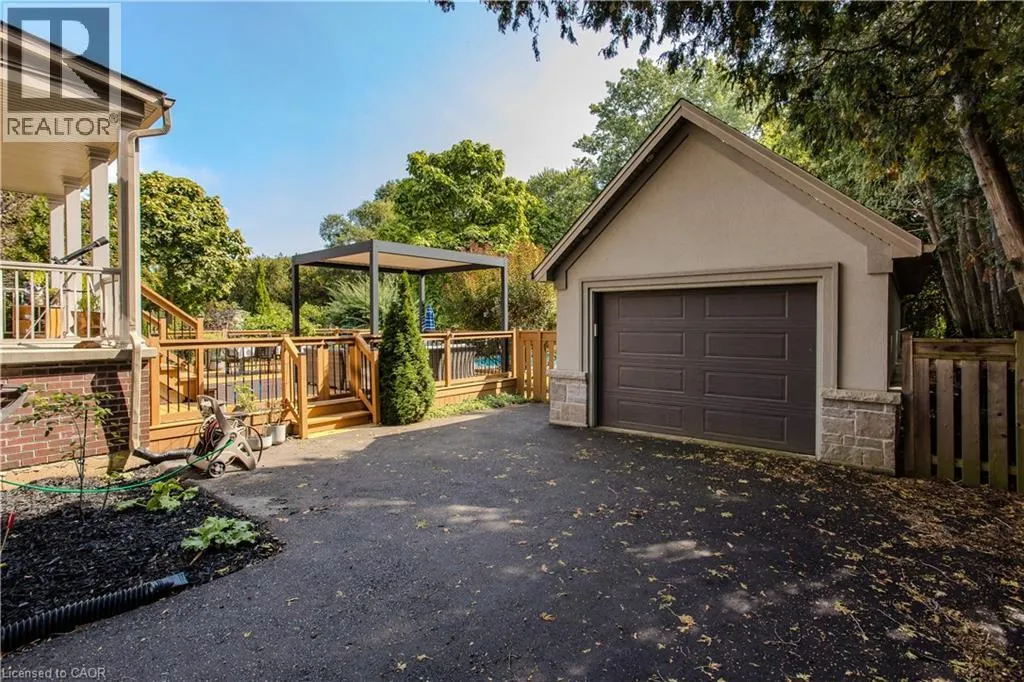 694 CEDAR Avenue