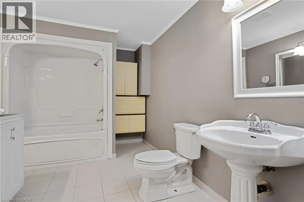 175 STIRLING MACGREGOR Drive