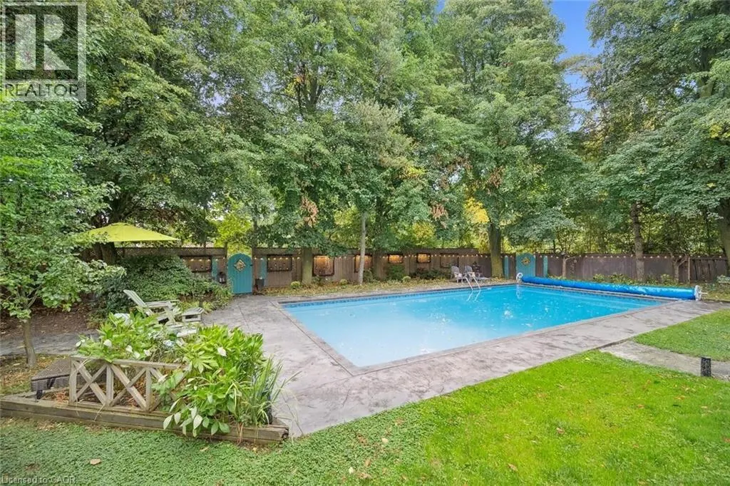 4 BERKLEY Place