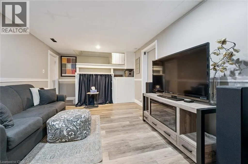 4 BERKLEY Place