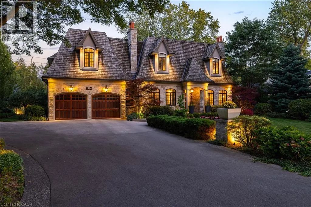 1324 CAMBRIDGE Drive
