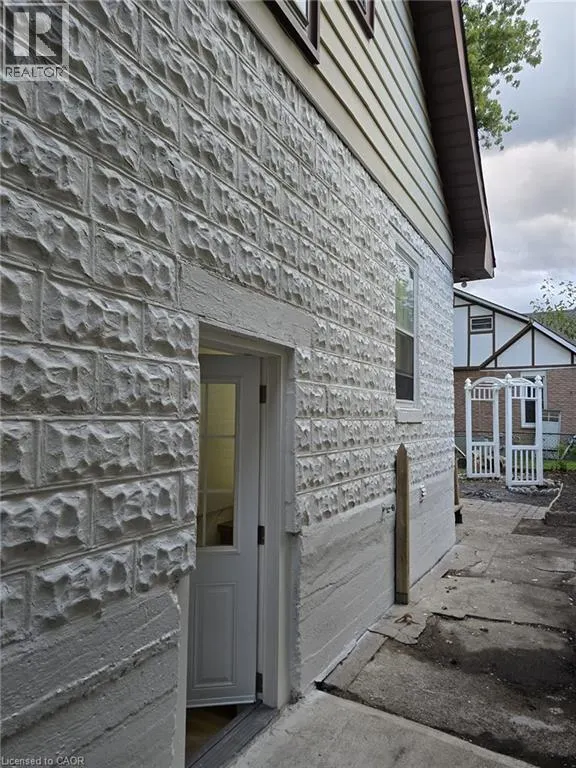 140 NAPIER Street