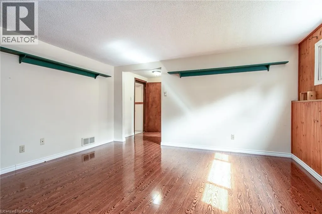 64 SABRINA Crescent