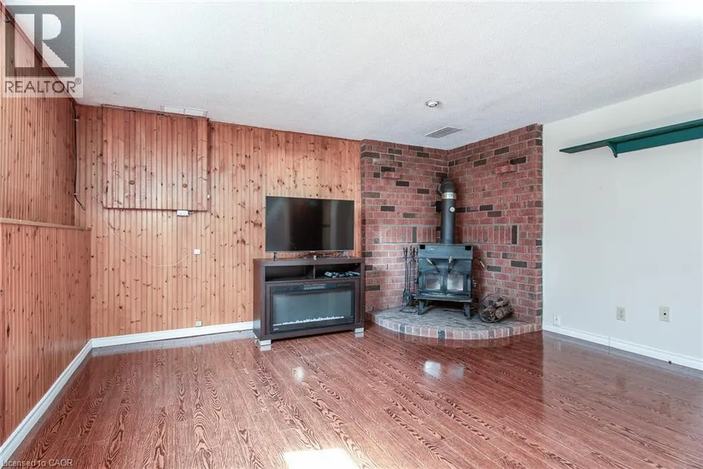 64 SABRINA Crescent