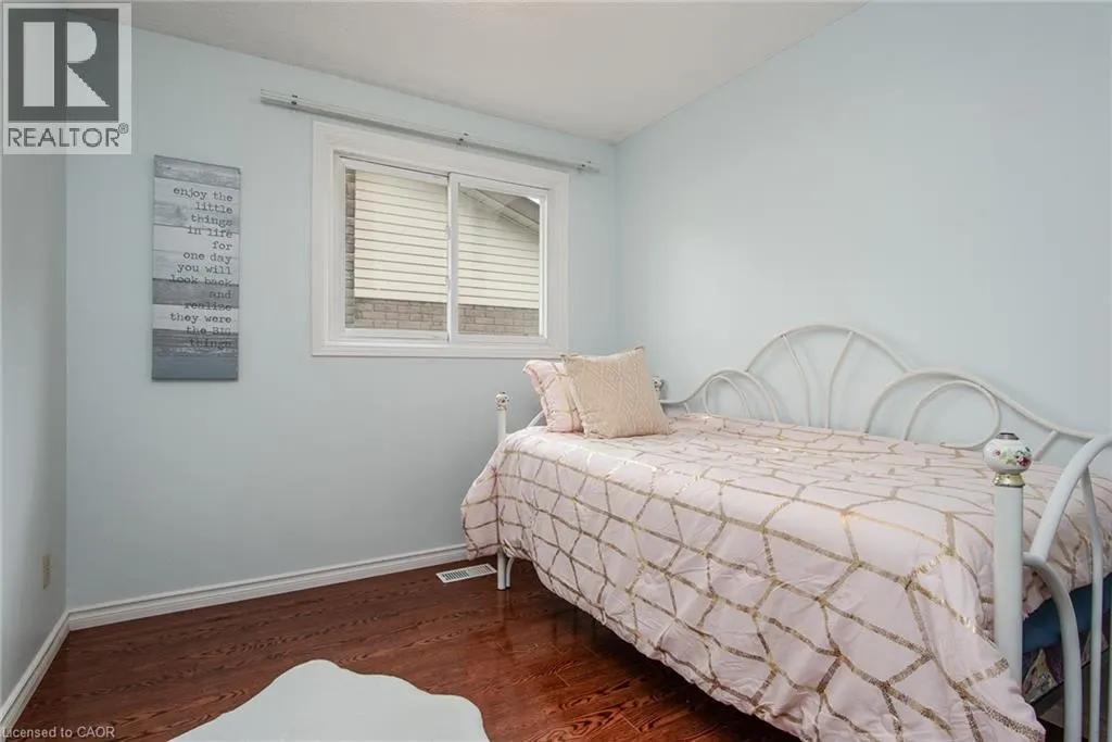 64 SABRINA Crescent