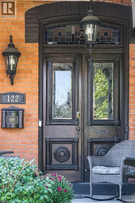 122 EAST Avenue S
