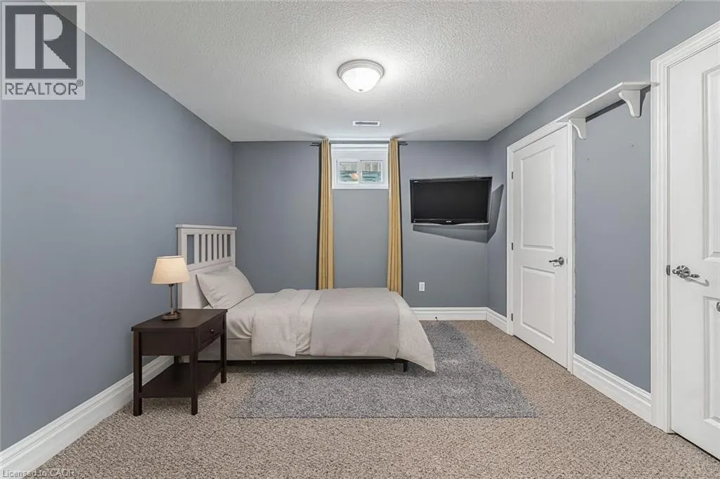 33 SARAH Crescent