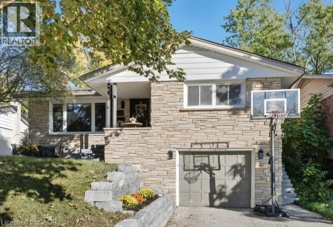 40 RENNIE Drive