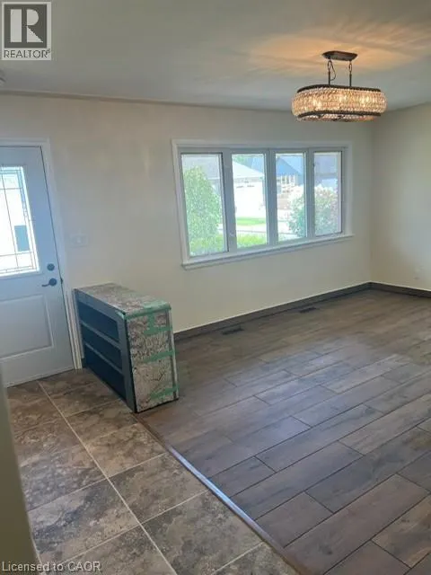 1090 WINTERHALT Avenue Unit# Main, #Main