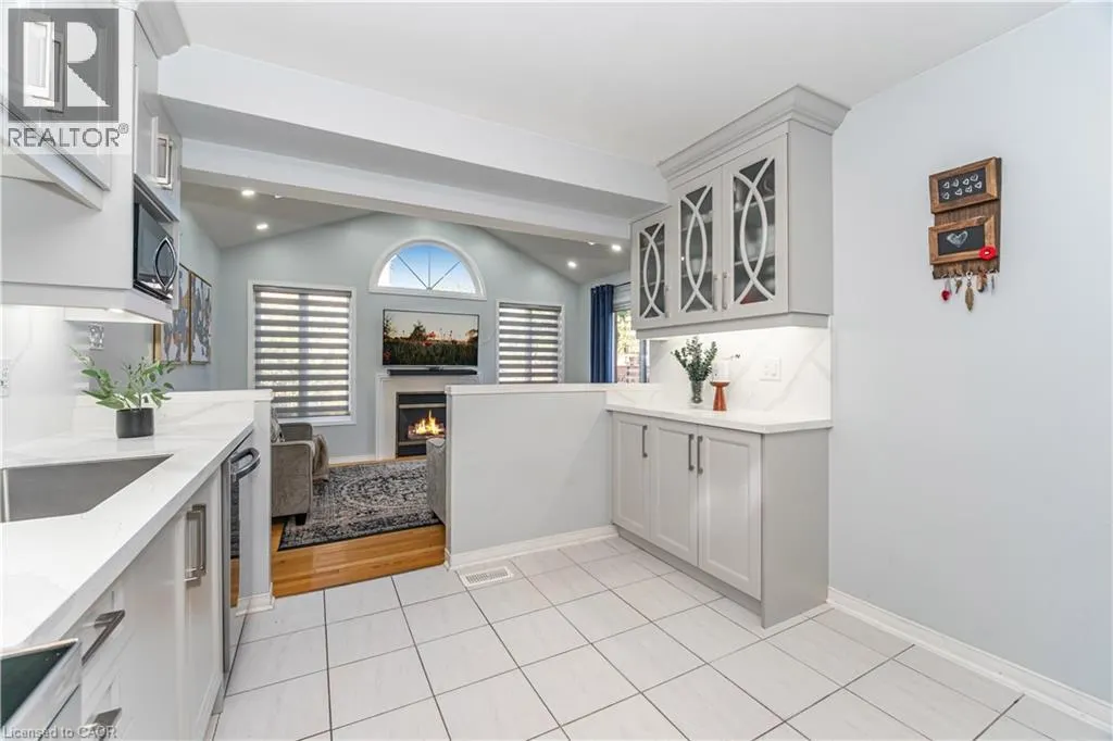 16 FEATHERTOP Lane