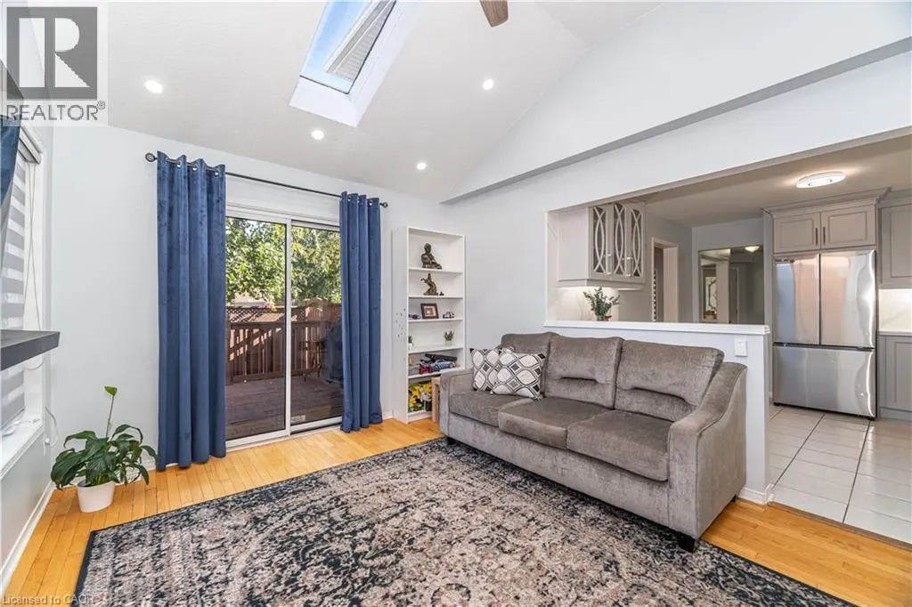 16 FEATHERTOP Lane