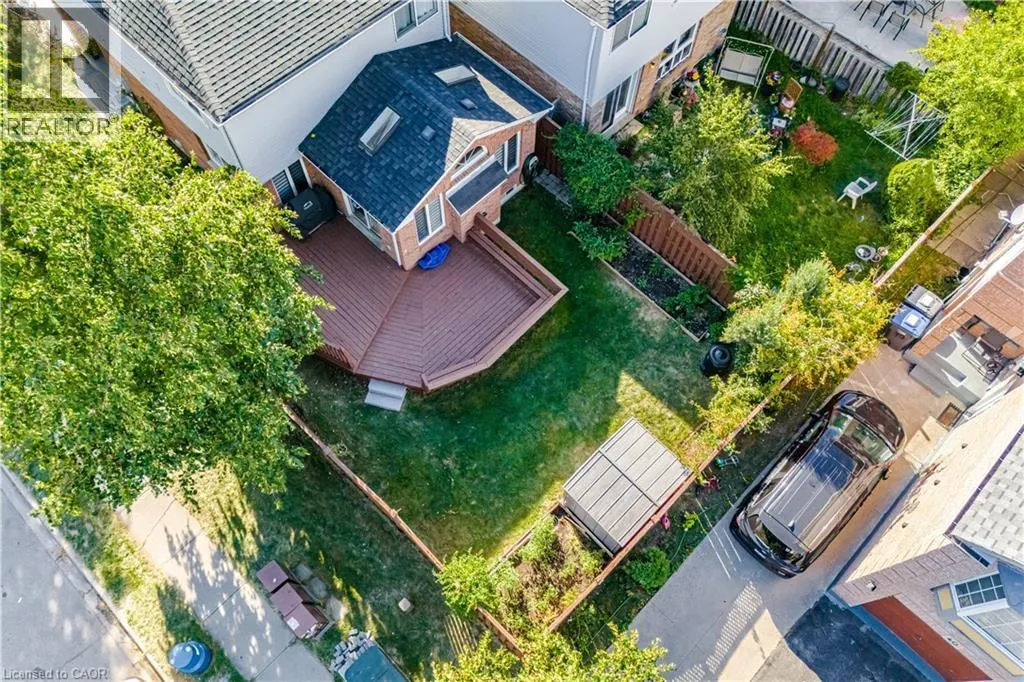 16 FEATHERTOP Lane