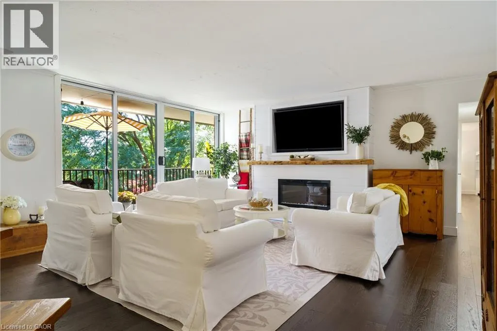 150 WILSON Street W Unit# 301, #301