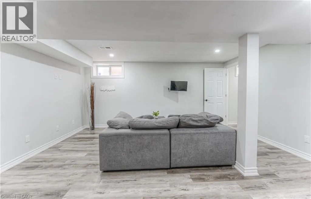 583 WINDFLOWER Crescent