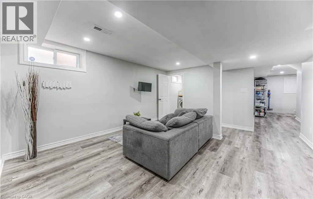 583 WINDFLOWER Crescent