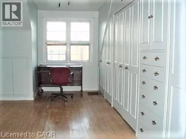 156 BOND Street S
