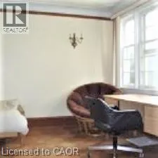 156 BOND Street S