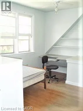 156 BOND Street S