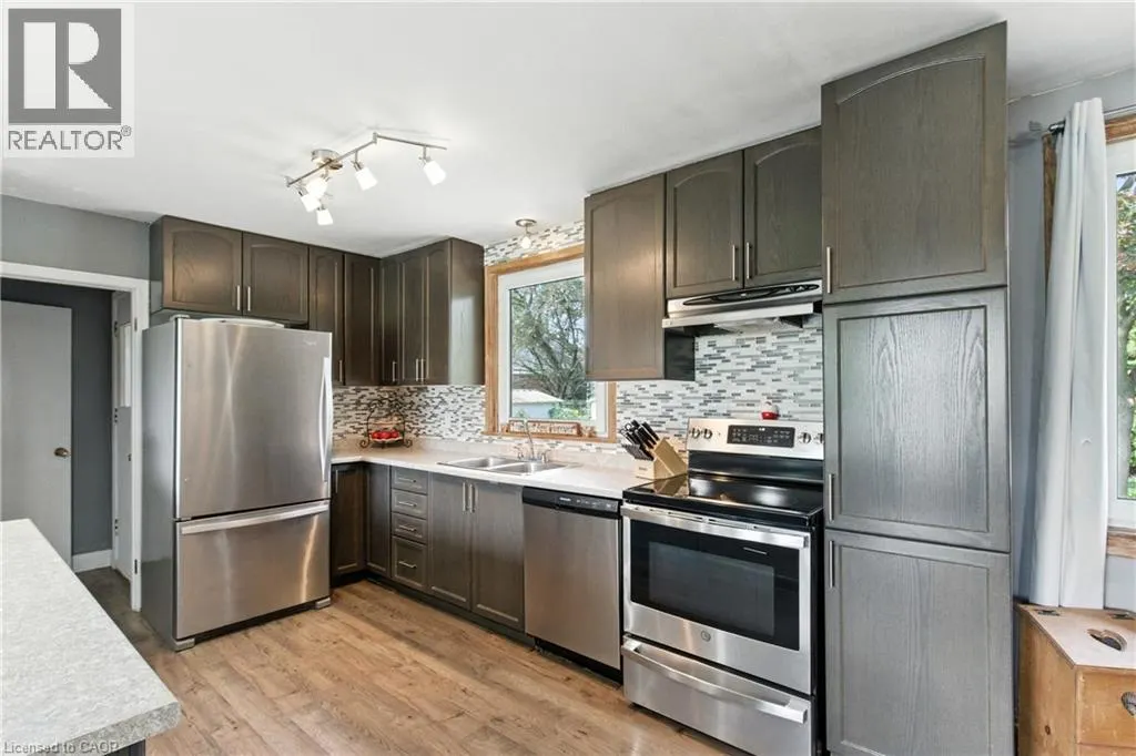 10 RIVERVIEW Boulevard